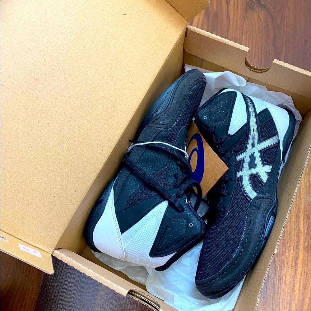 🤼‍♀️Brand New ASIC Wrestling Shoes - Youth 5🤼‍♀️